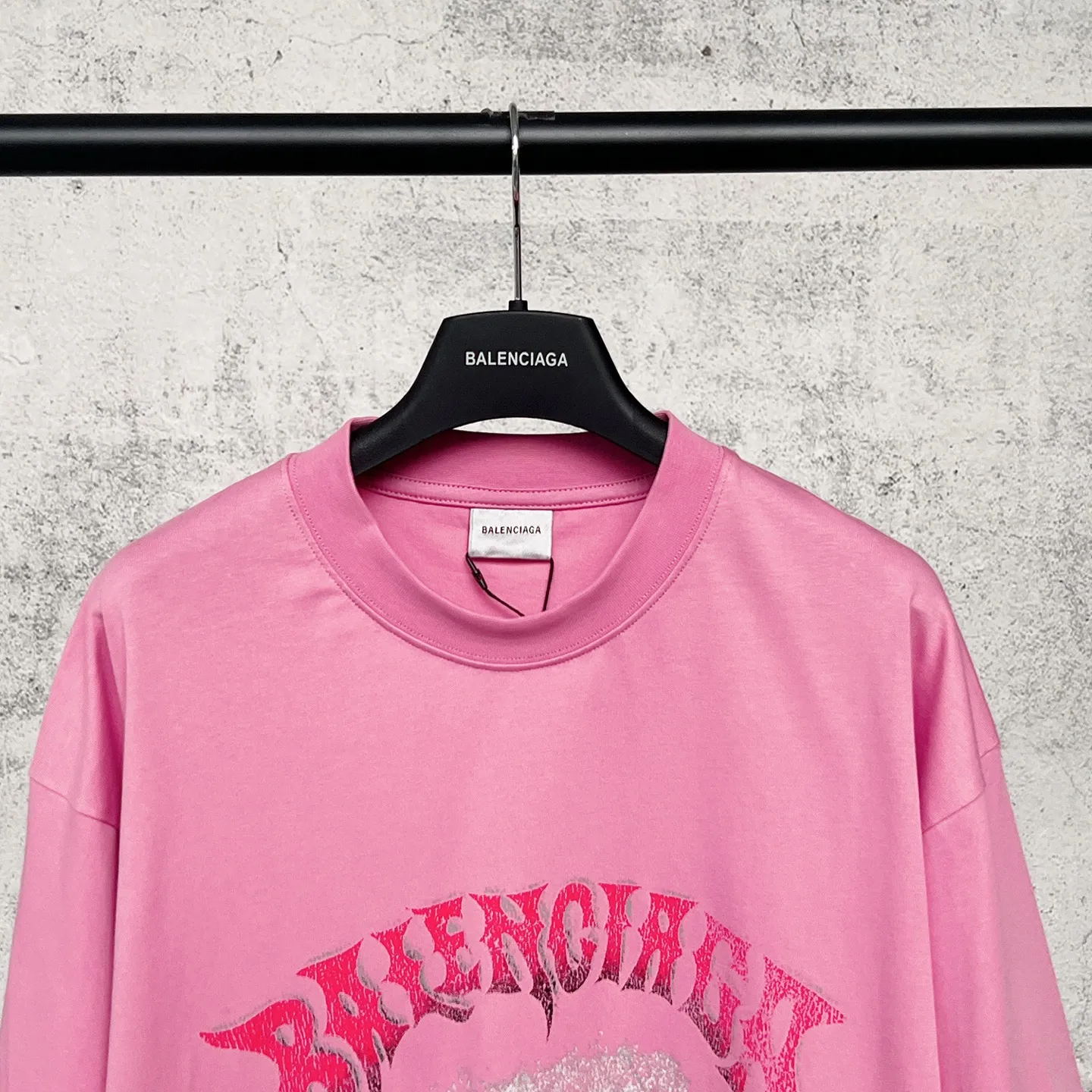 【 . Quality】BALENCI*GA/ .SS 26 New Arrival 。 T 。 . Authentic 。 ！ ZP 。 260 ， . ， ， 。 。 ， 。 OS . Same Style ：BL 263781 ：Black White Pink Gray Size：XS S M L